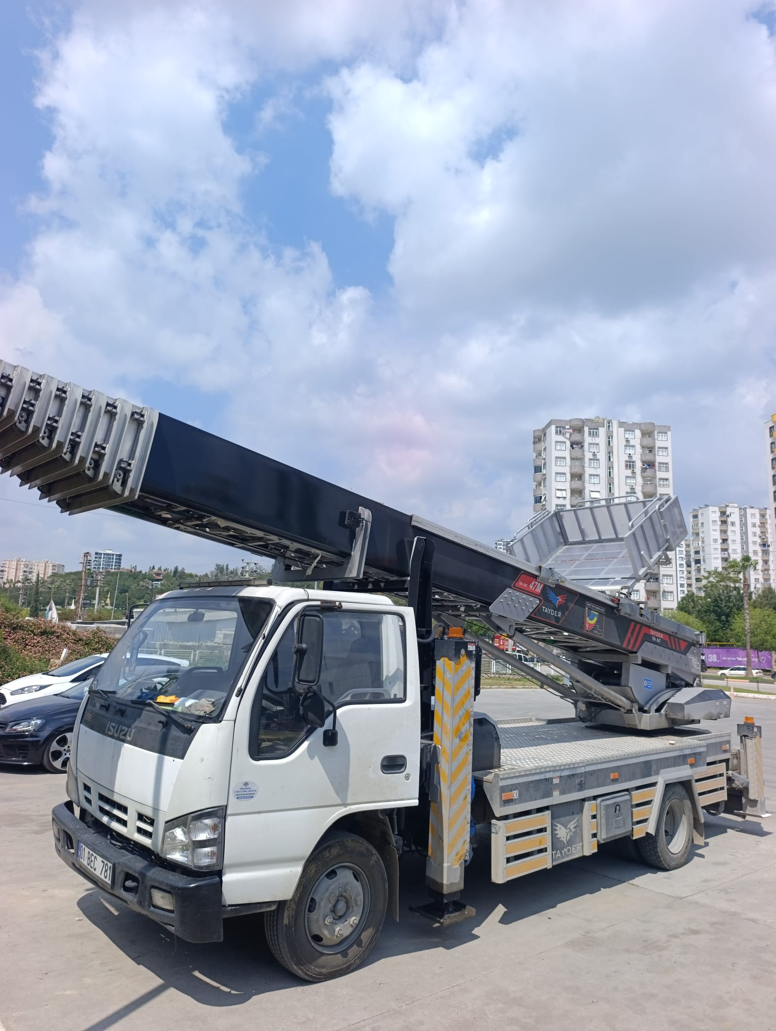 Movira ISUZU asansörlü taşıma kamyonu Adana
